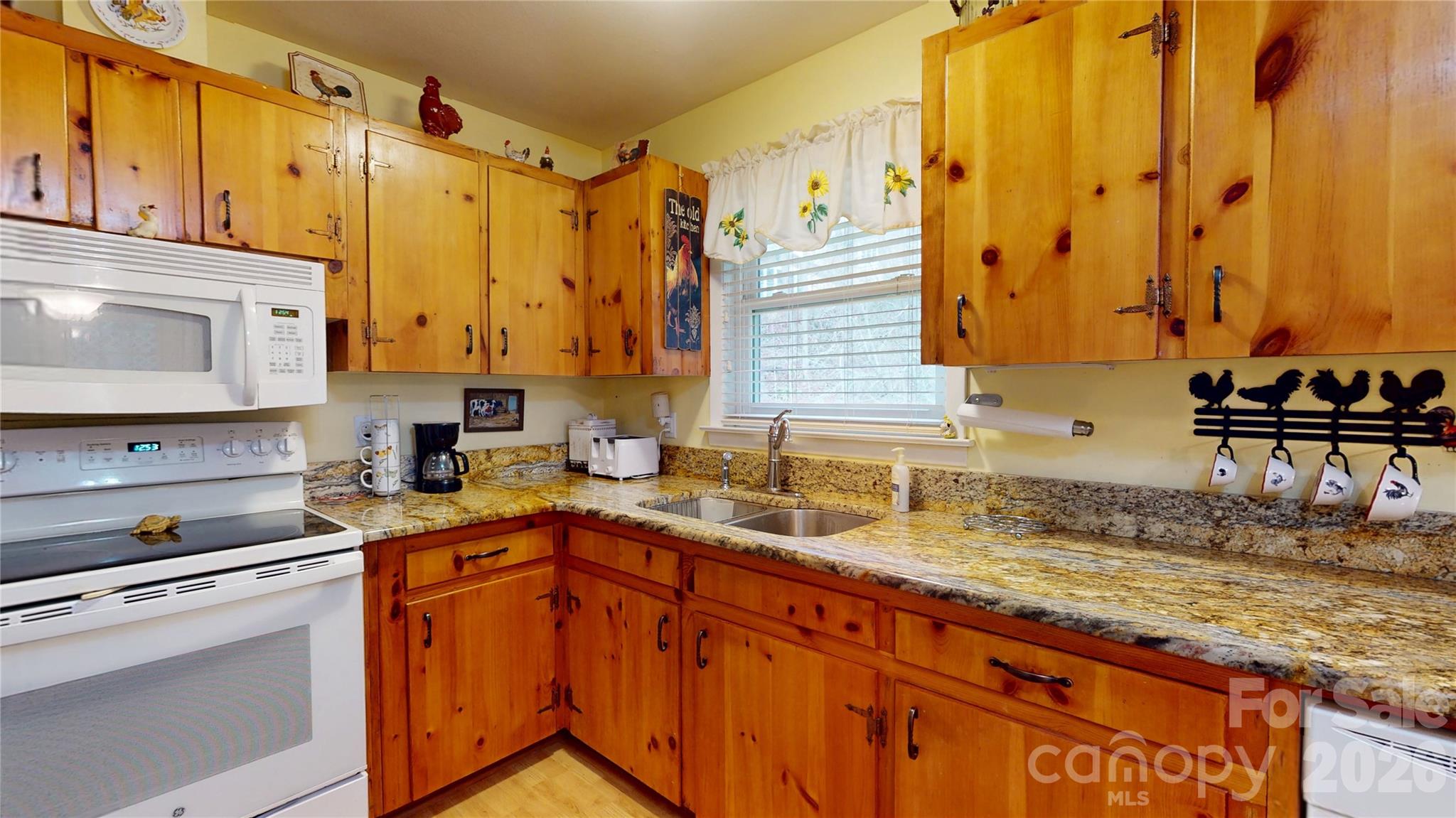 979 Greenville Highway Property Photo 18
