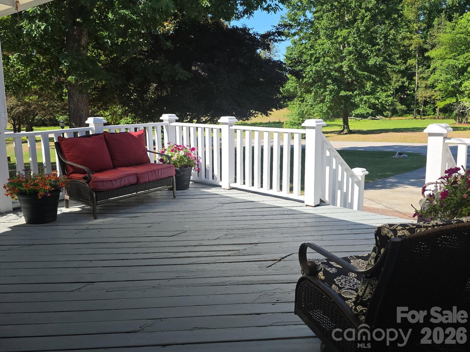 313 W Pigg Street Property Photo 5