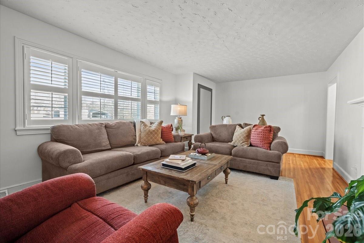 313 W Pigg Street Property Photo 10