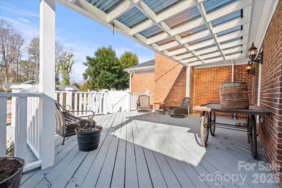 313 W Pigg Street Property Photo 38