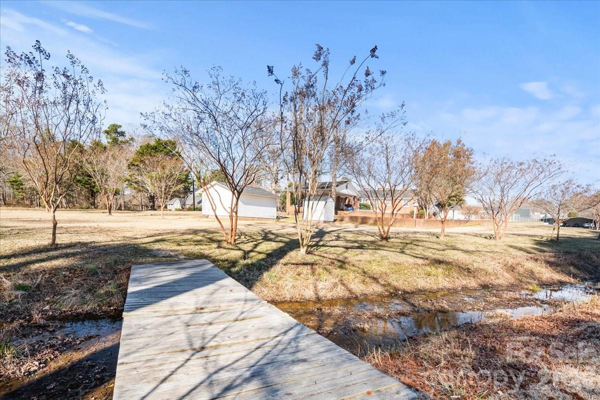 313 W Pigg Street Property Photo 43