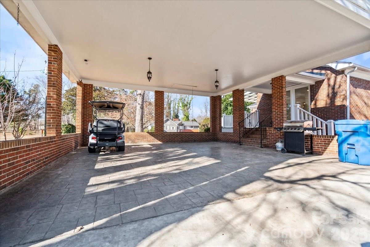 313 W Pigg Street Property Photo 45