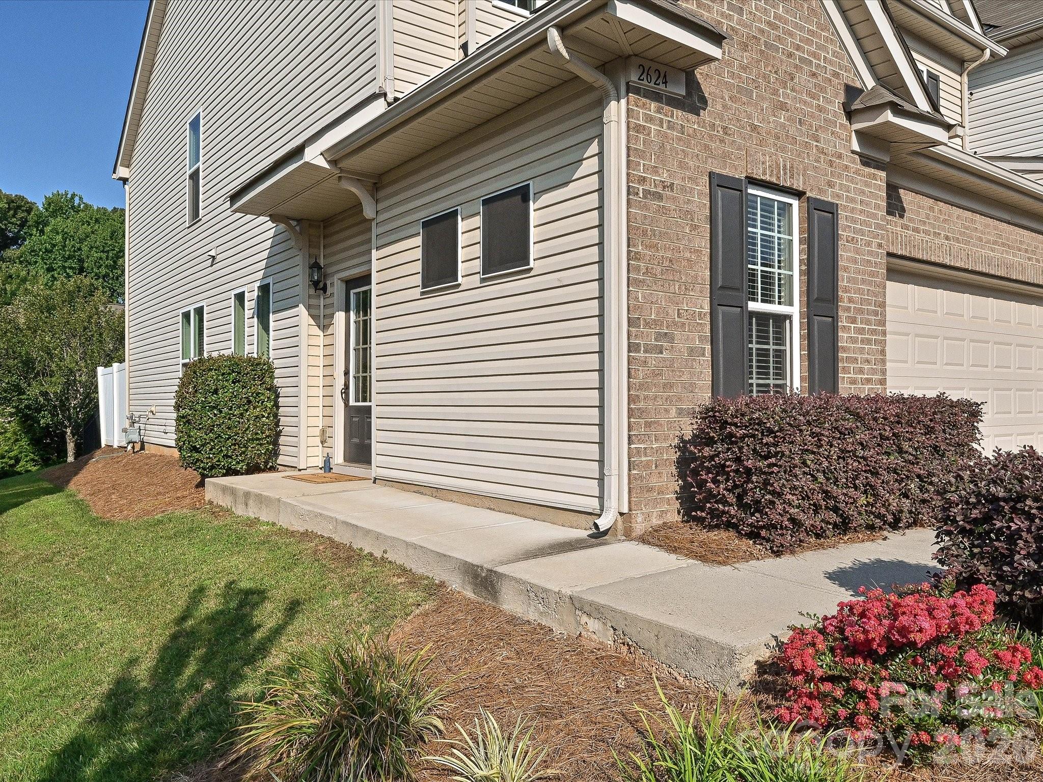 2624 Katy Flyer Avenue Property Photo 2