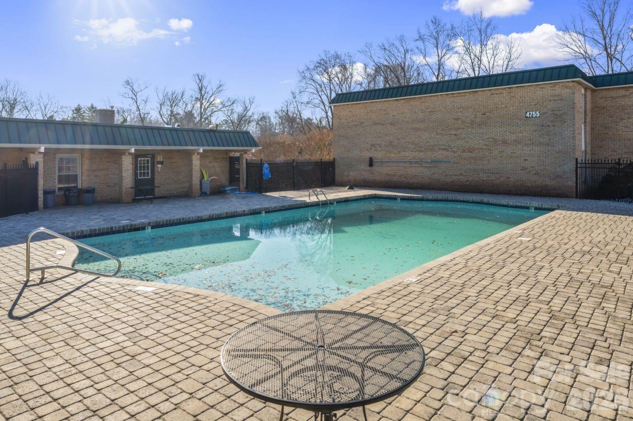 4747 Hedgemore Drive B Property Photo 4