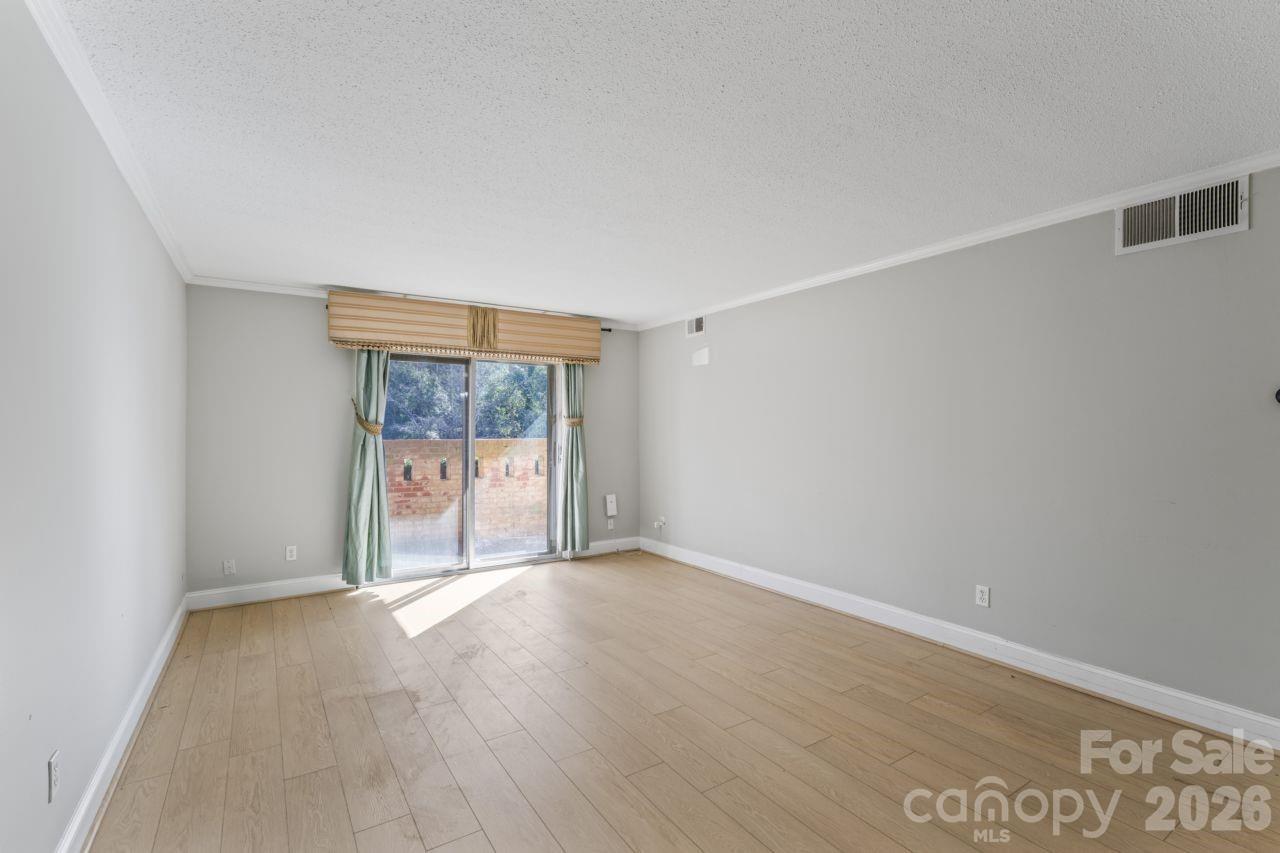 4747 Hedgemore Drive B Property Photo 6
