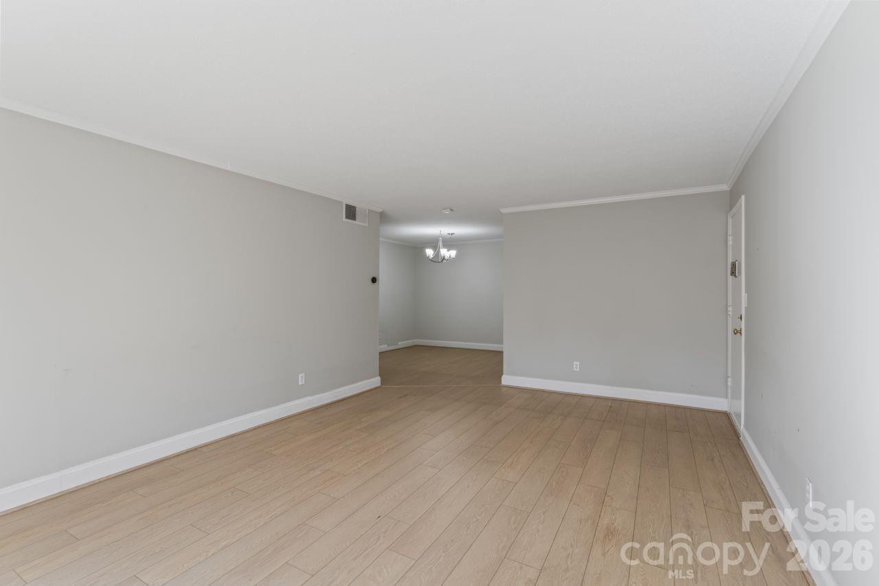 4747 Hedgemore Drive B Property Photo 8