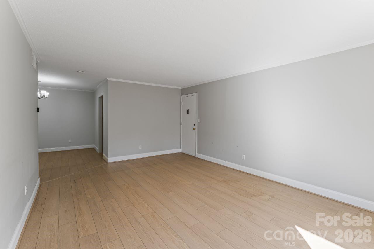 4747 Hedgemore Drive B Property Photo 9