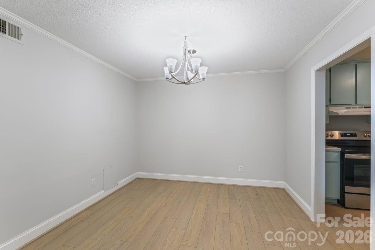 4747 Hedgemore Drive B Property Photo 10