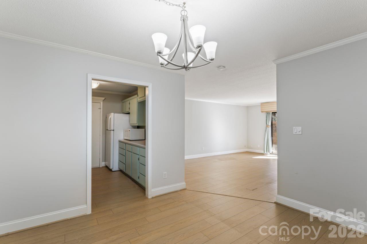 4747 Hedgemore Drive B Property Photo 12