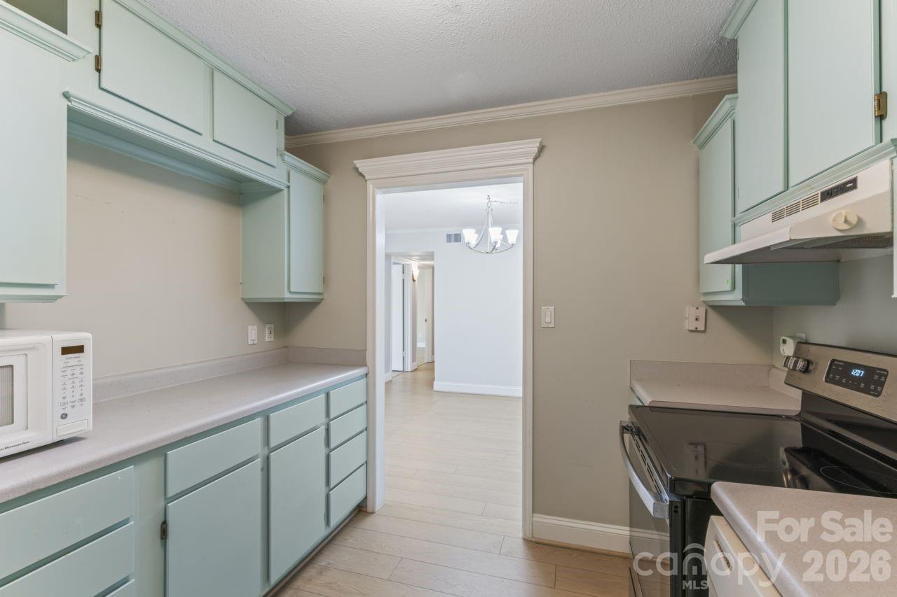 4747 Hedgemore Drive B Property Photo 15