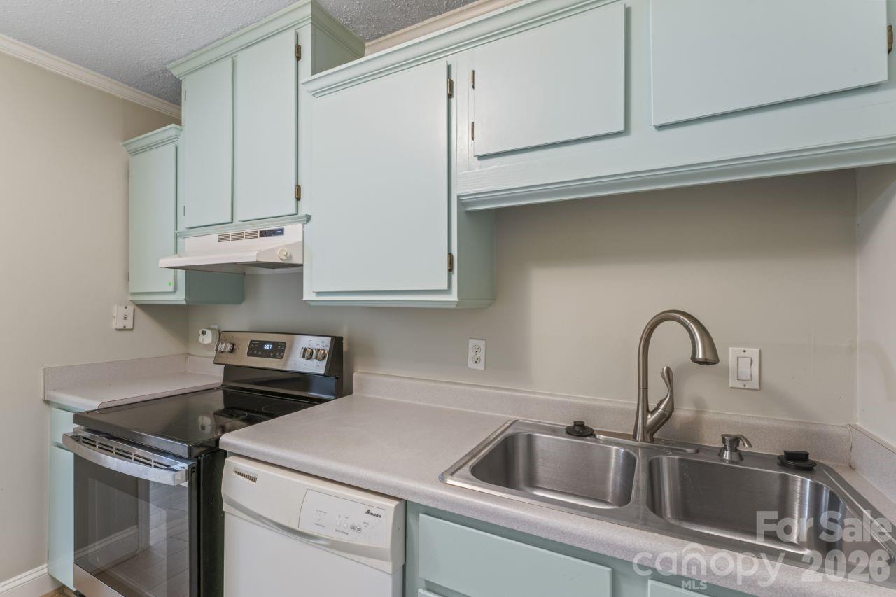 4747 Hedgemore Drive B Property Photo 16