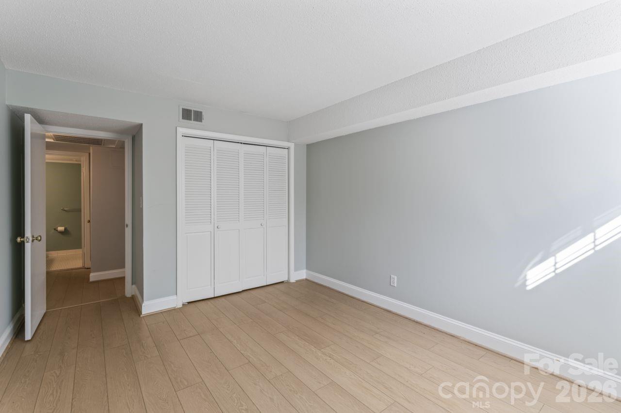 4747 Hedgemore Drive B Property Photo 19