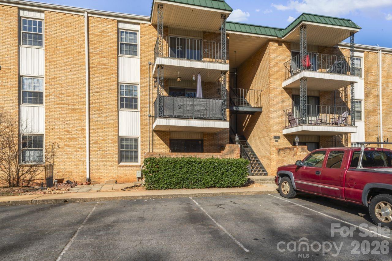 4747 Hedgemore Drive B Property Photo 29