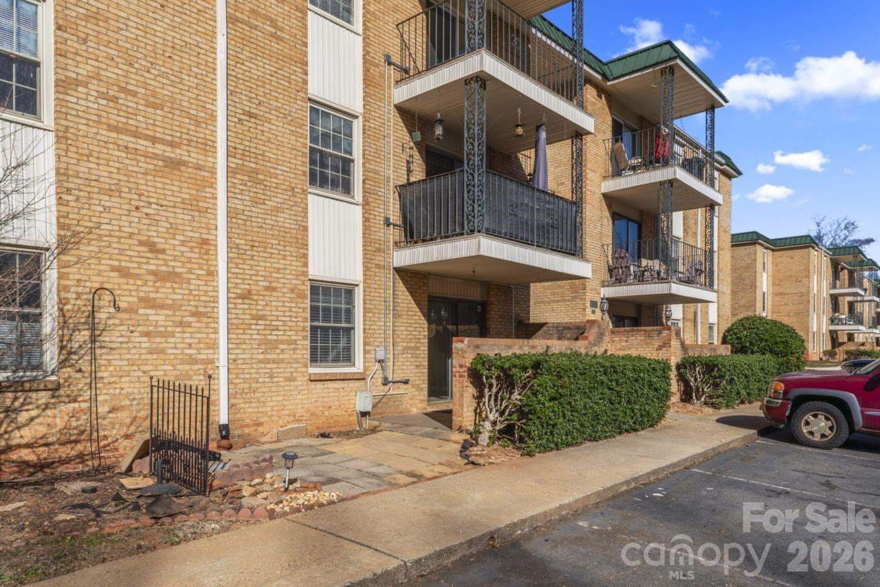 4747 Hedgemore Drive B Property Photo 32
