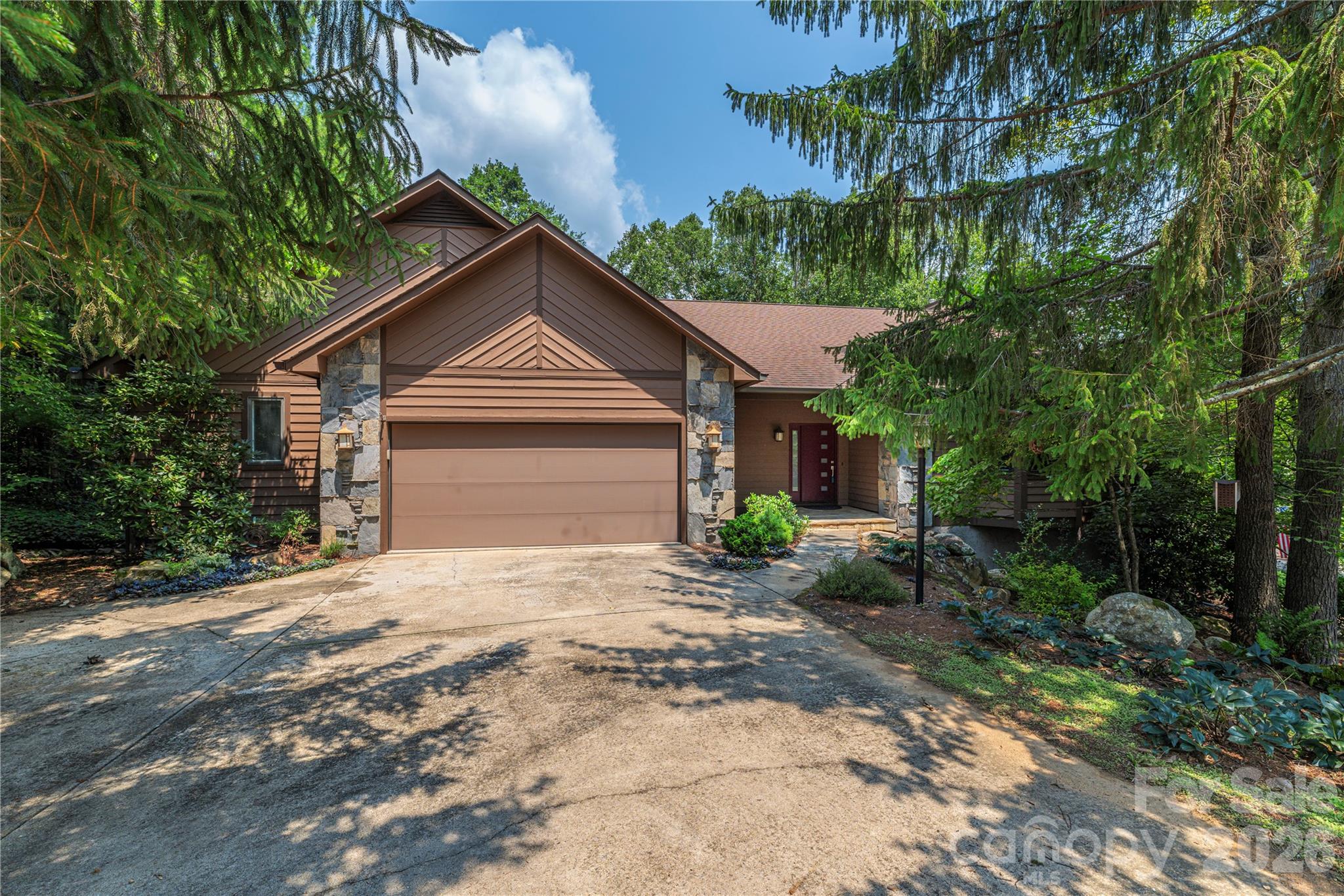 35 Hillcreek Drive Property Photo 1