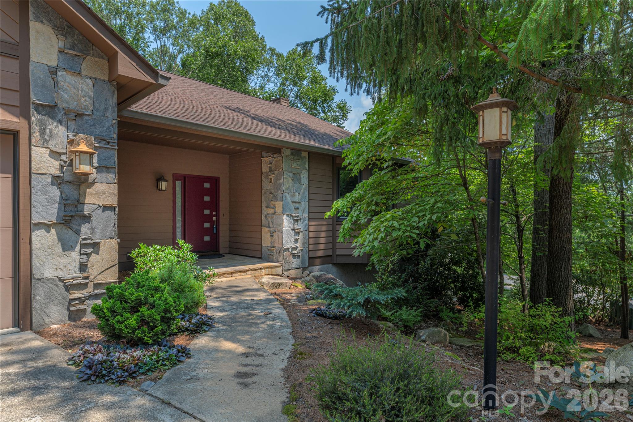 35 Hillcreek Drive Property Photo 2