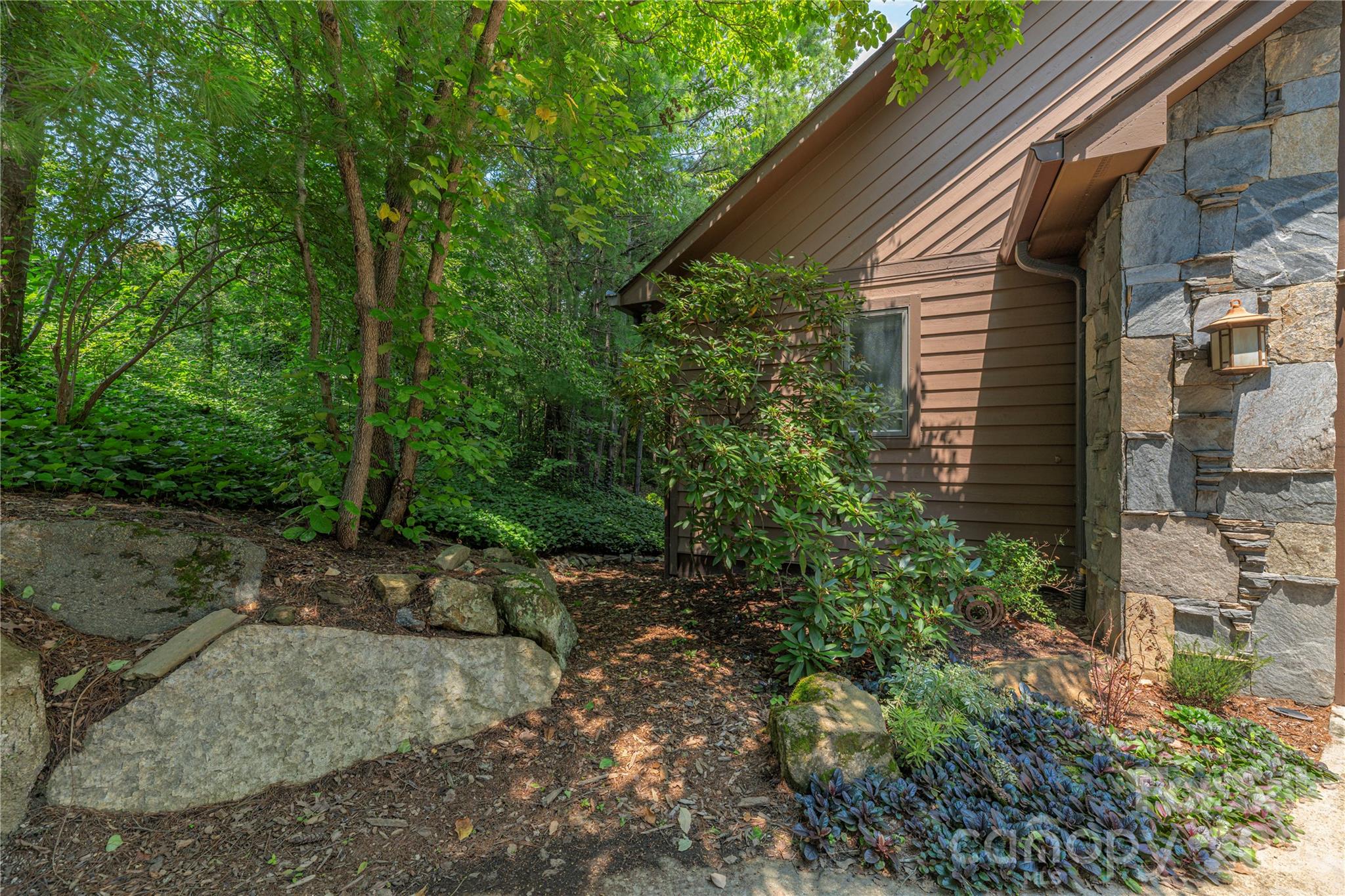 35 Hillcreek Drive Property Photo 4