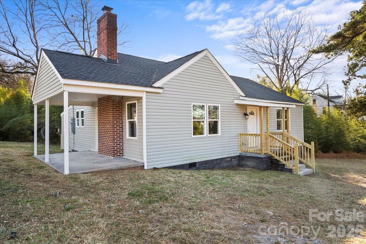 165 E Lacy Street Property Photo 2