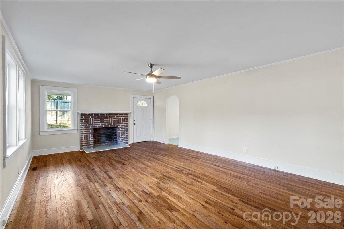 165 E Lacy Street Property Photo 3