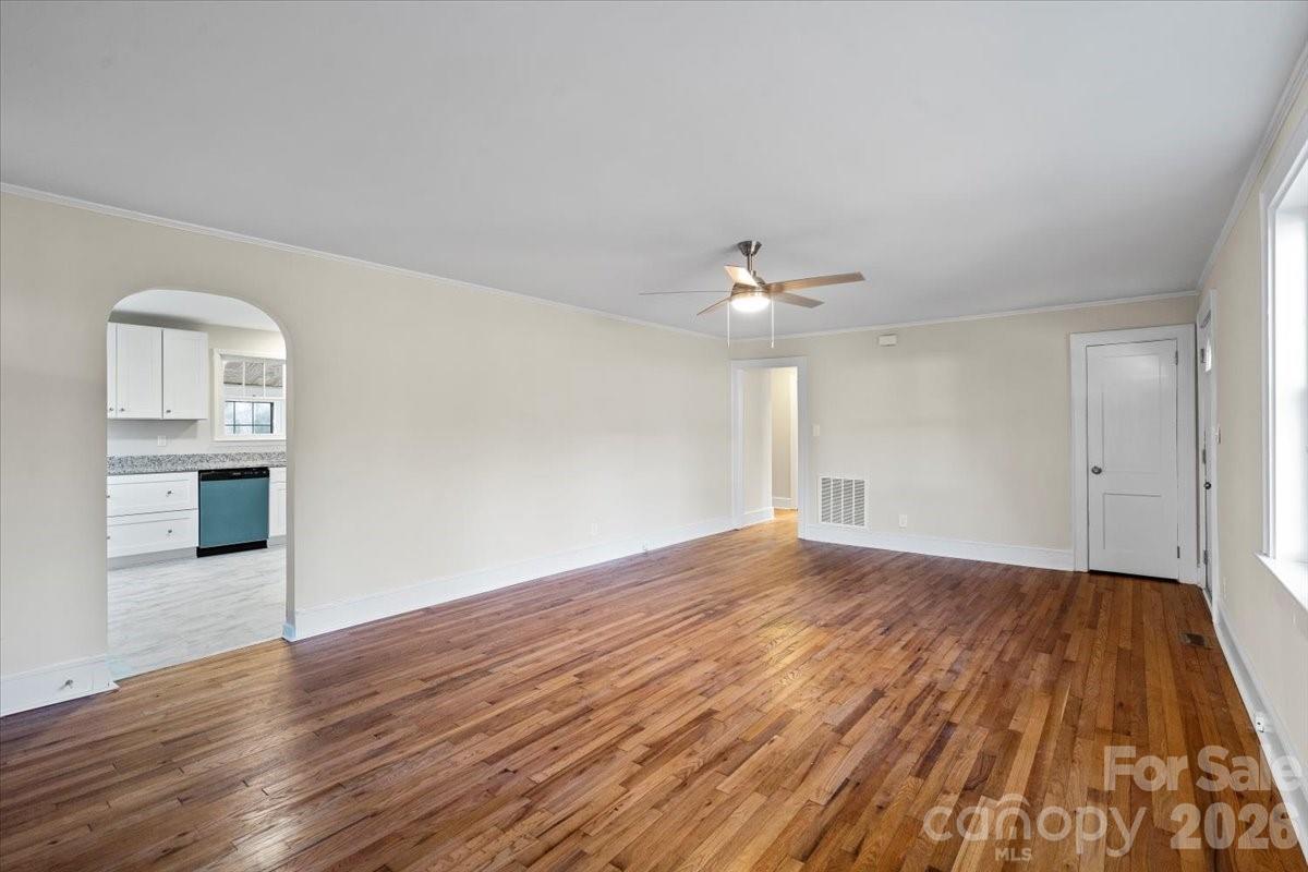 165 E Lacy Street Property Photo 4