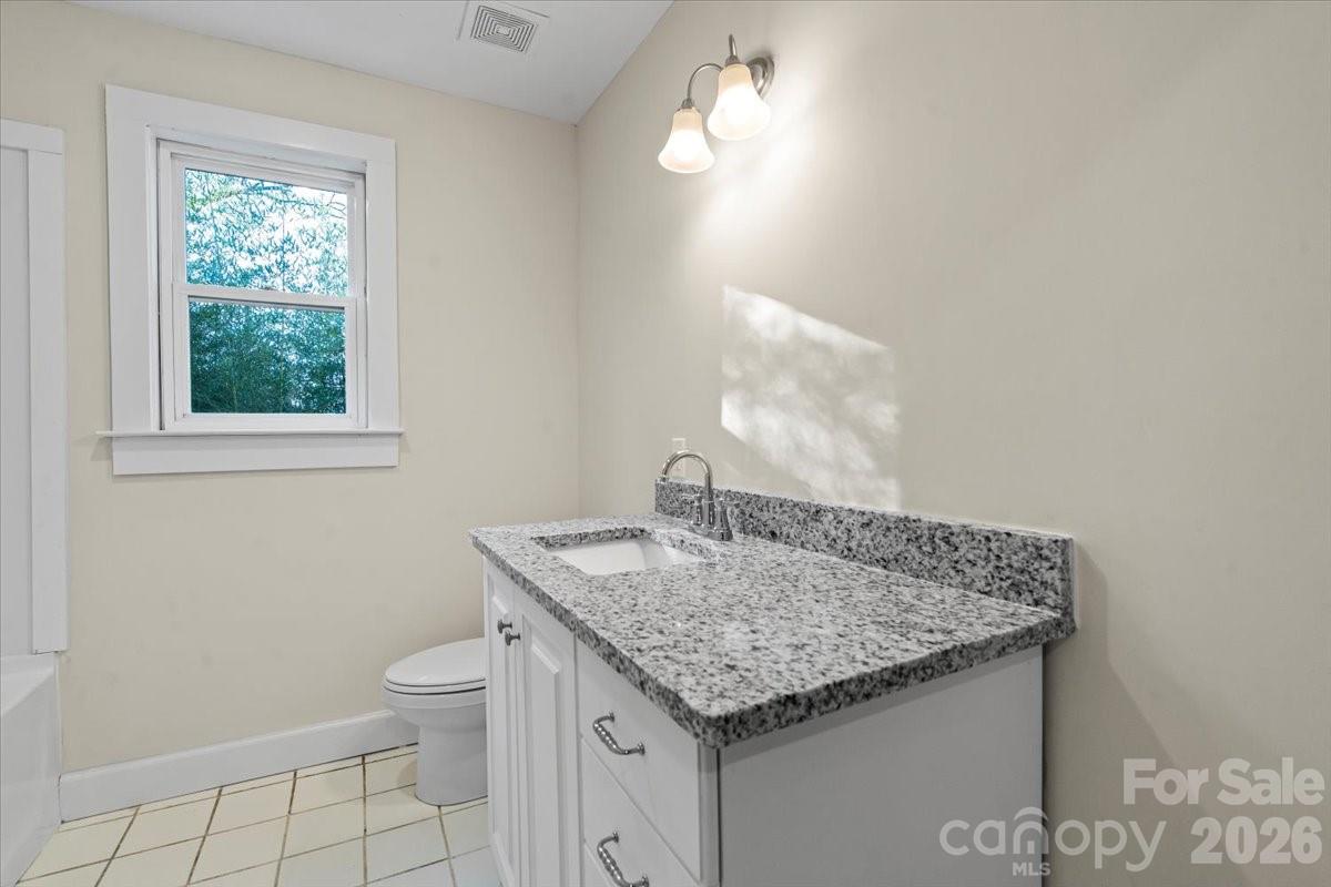 165 E Lacy Street Property Photo 9