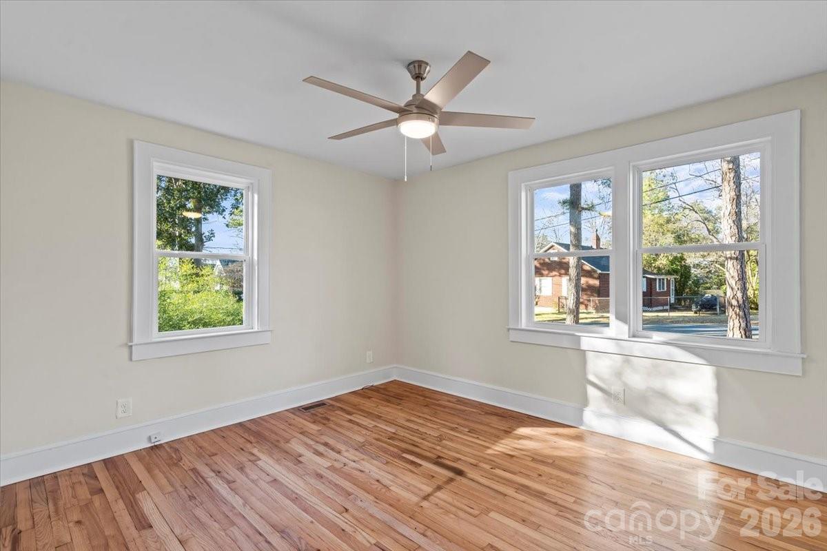 165 E Lacy Street Property Photo 11