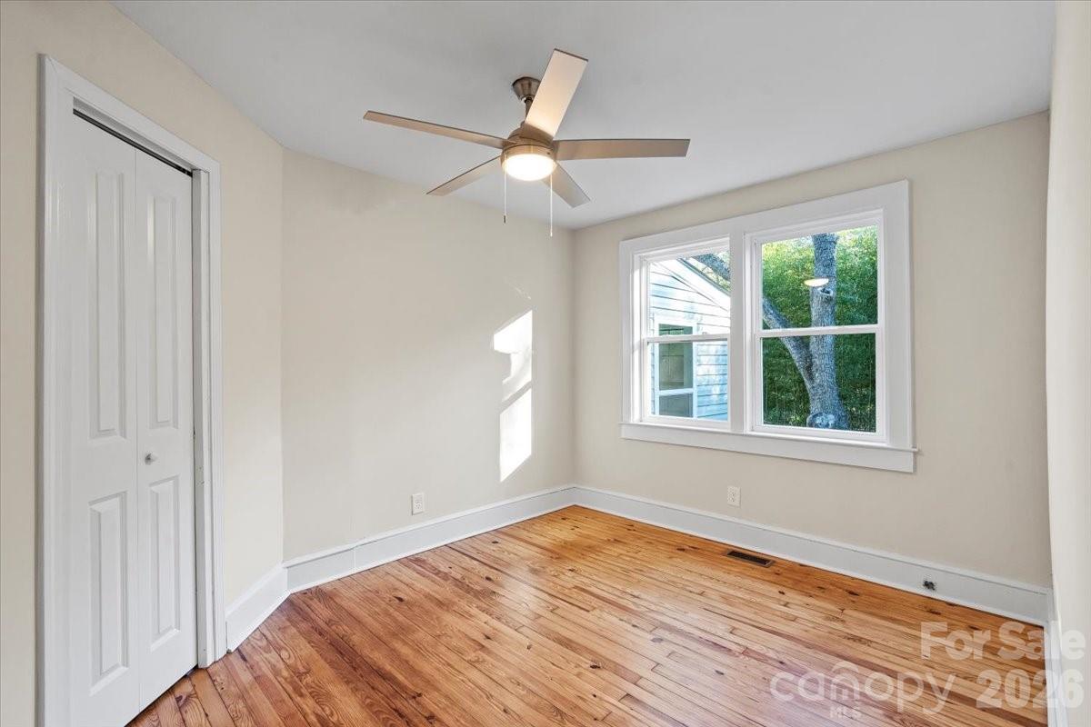 165 E Lacy Street Property Photo 12