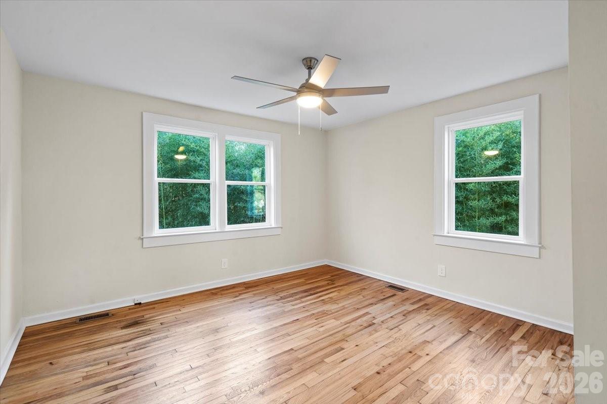 165 E Lacy Street Property Photo 13