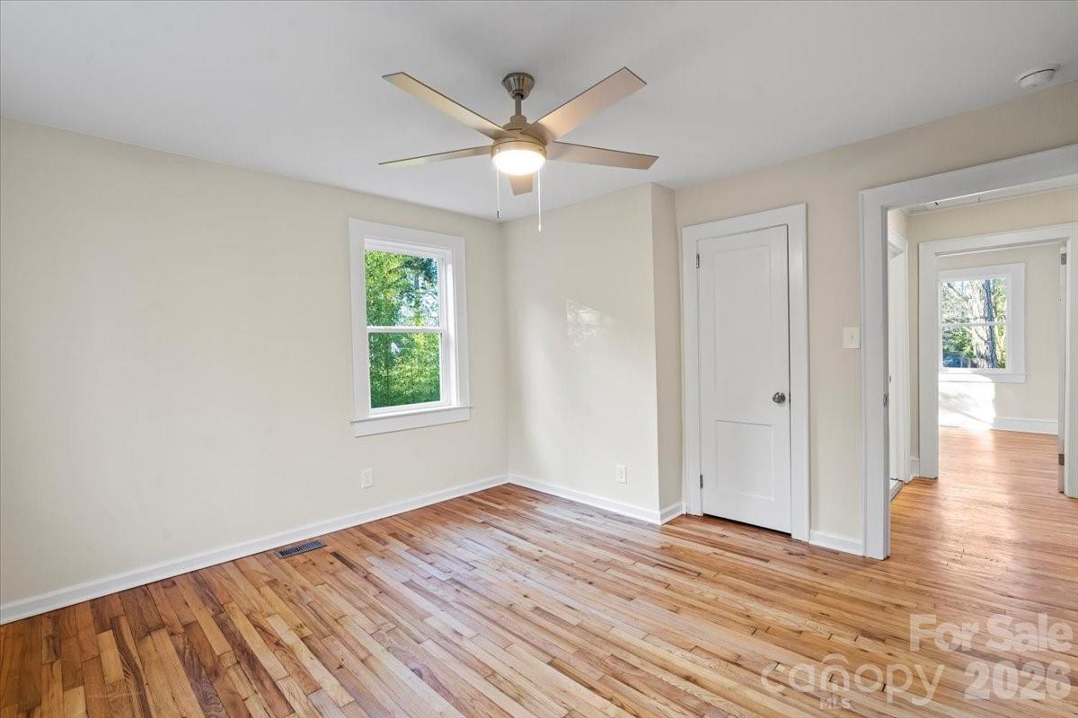 165 E Lacy Street Property Photo 14