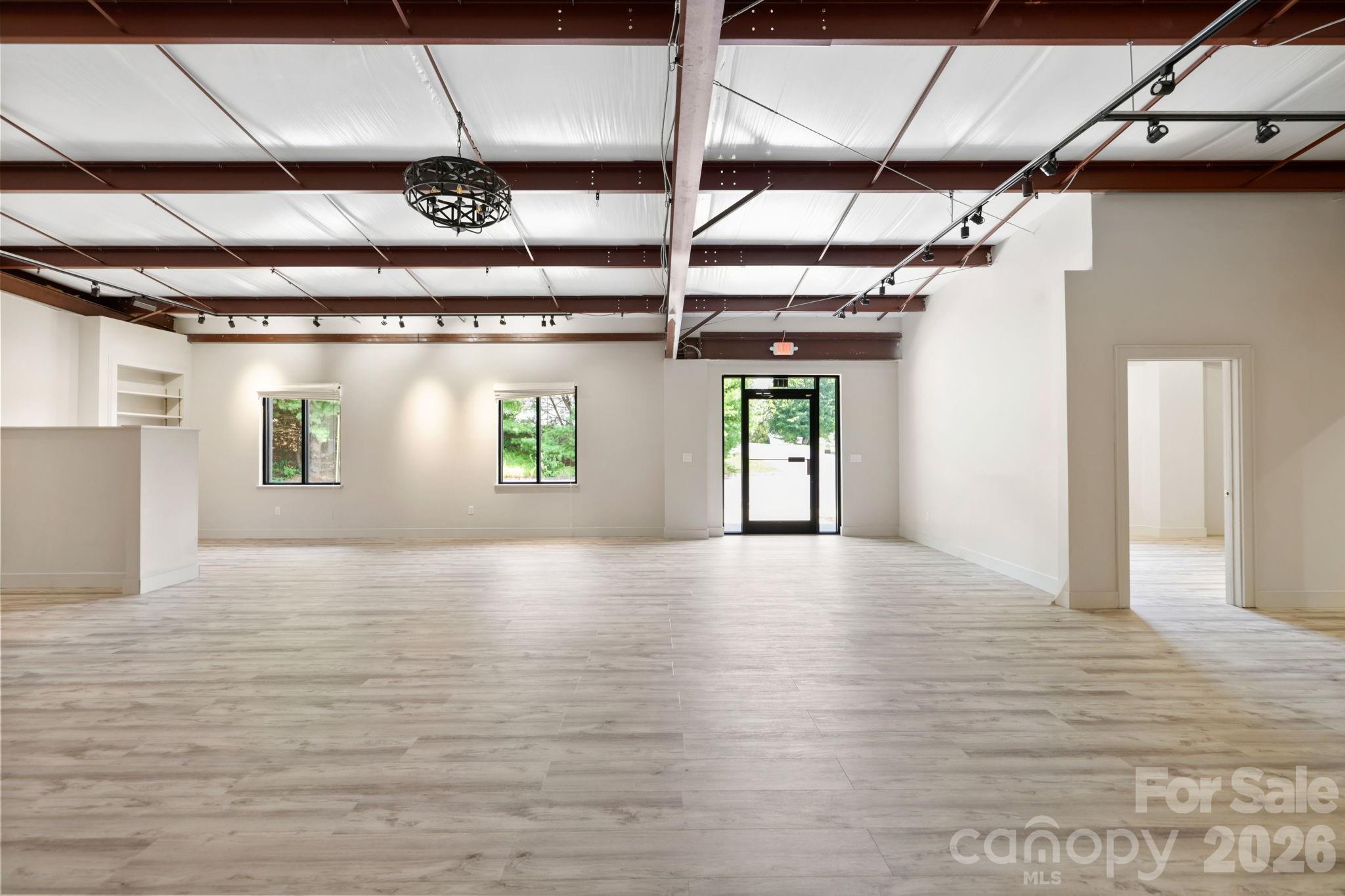 110 Commercial Boulevard Property Photo 17