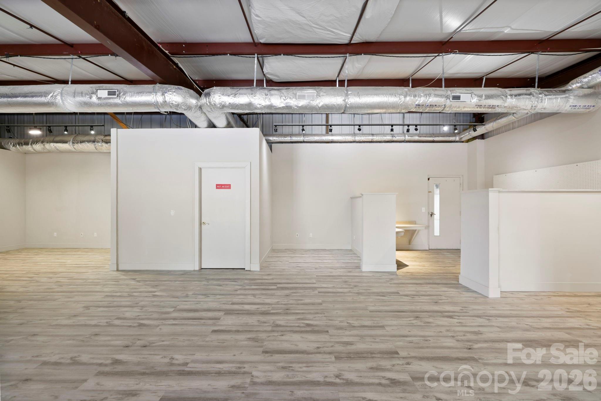 110 Commercial Boulevard Property Photo 19