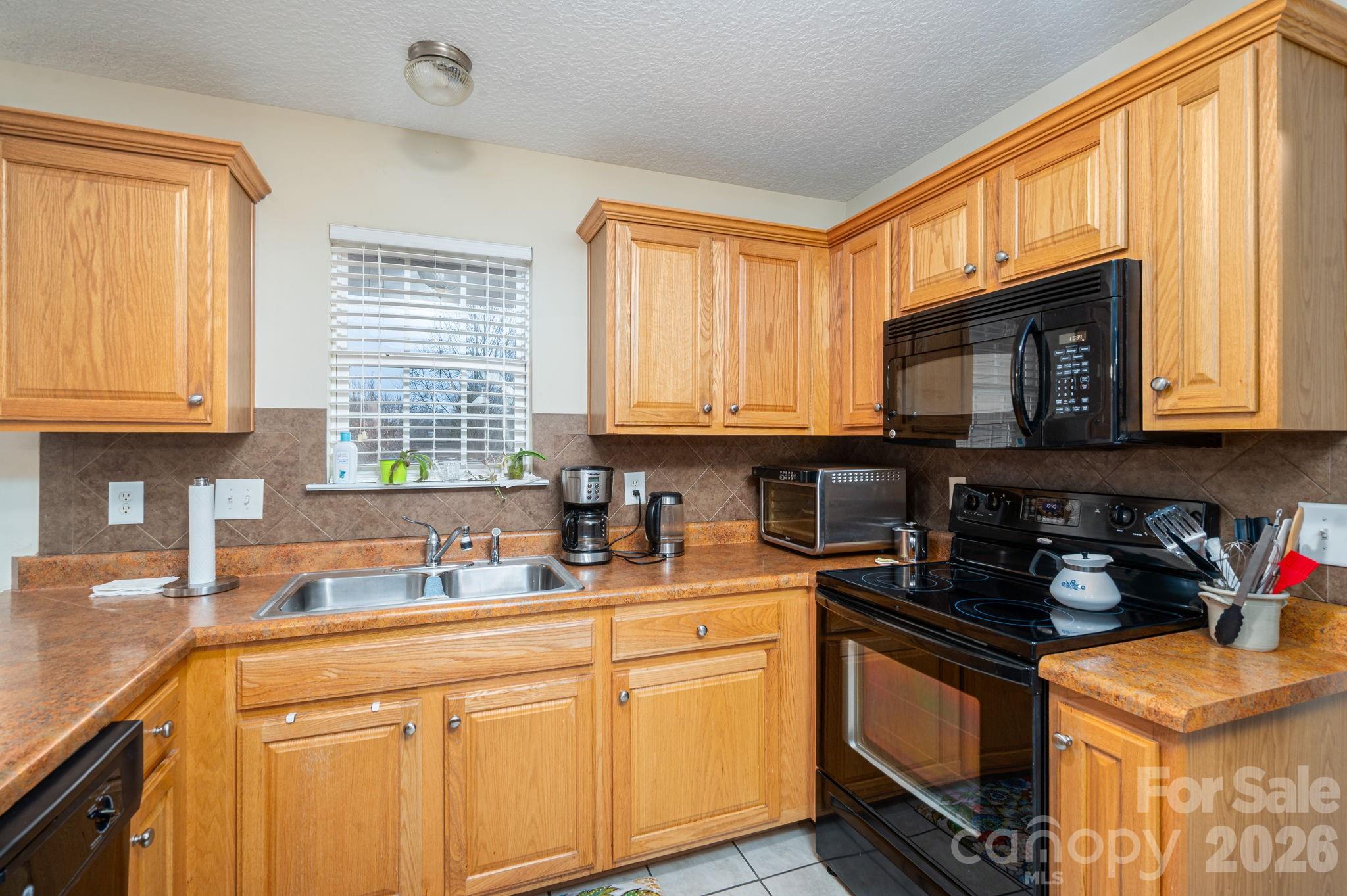 104 Lakewood Drive Property Photo 5