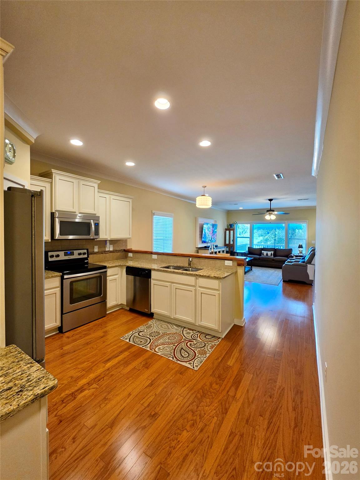 5227 Crystal Lakes Drive Property Photo 4