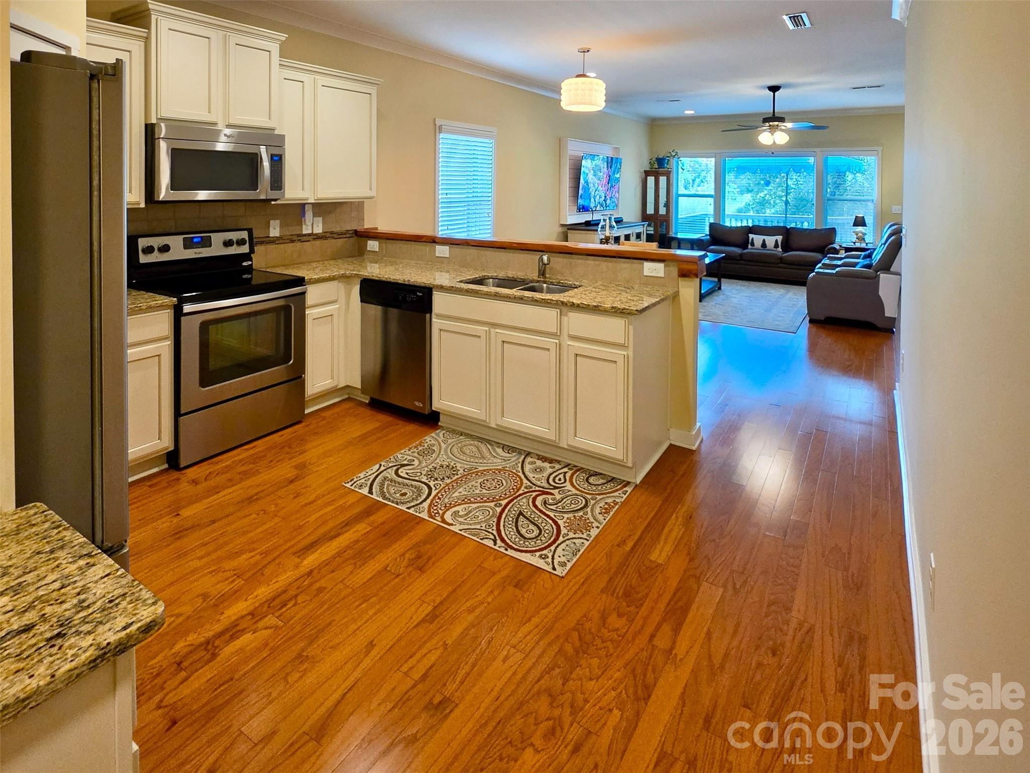 5227 Crystal Lakes Drive Property Photo 4