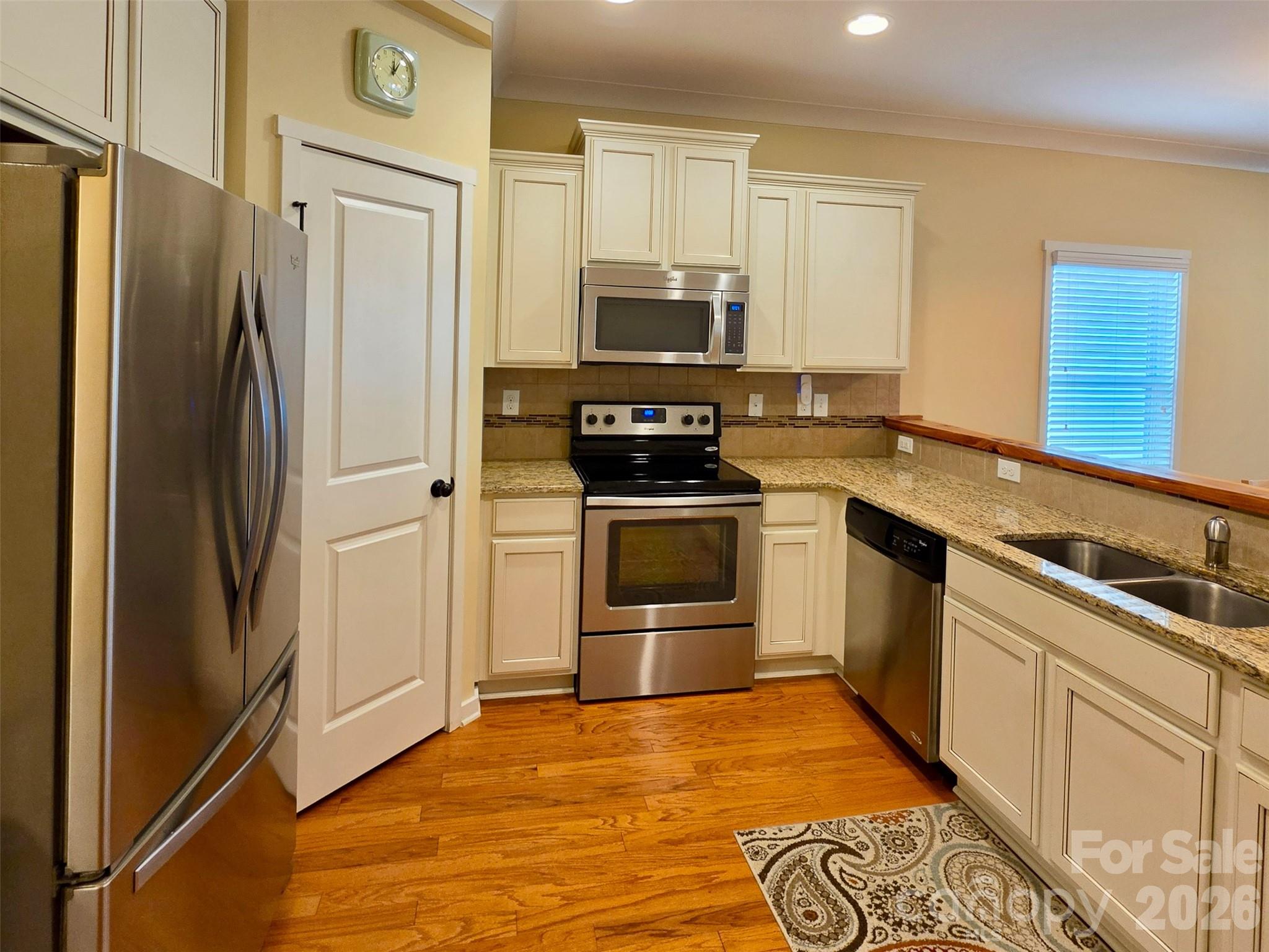 5227 Crystal Lakes Drive Property Photo 5