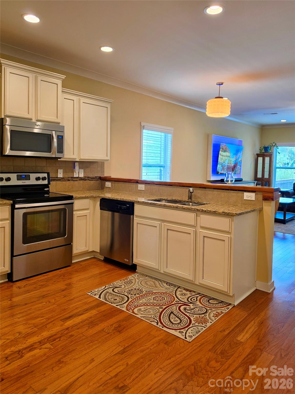 5227 Crystal Lakes Drive Property Photo 6