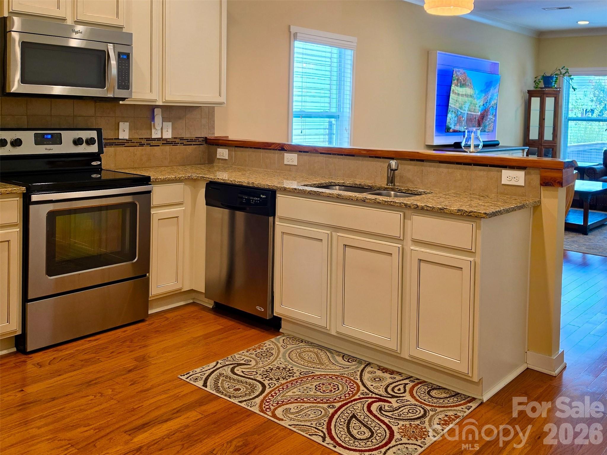 5227 Crystal Lakes Drive Property Photo 6