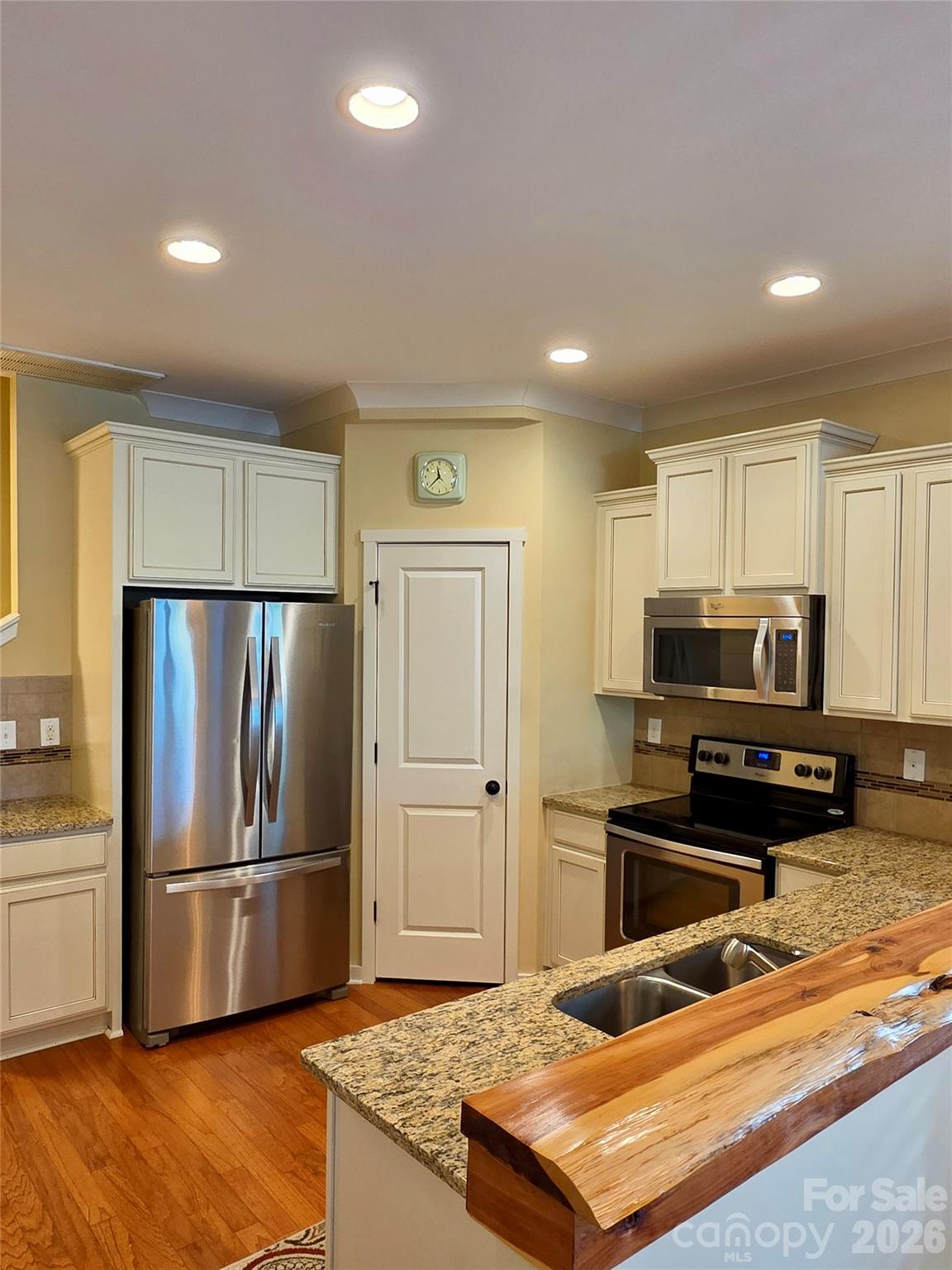 5227 Crystal Lakes Drive Property Photo 7