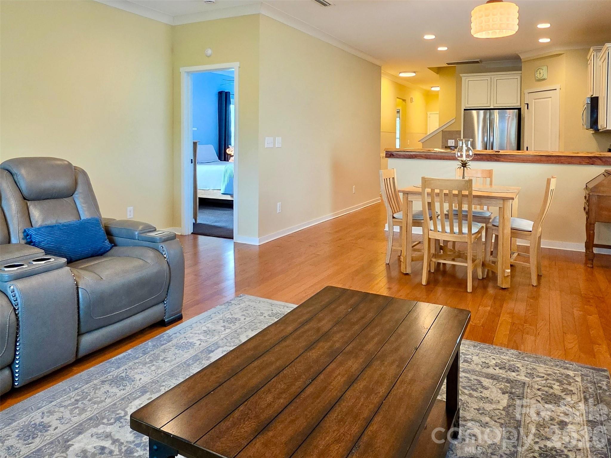 5227 Crystal Lakes Drive Property Photo 10
