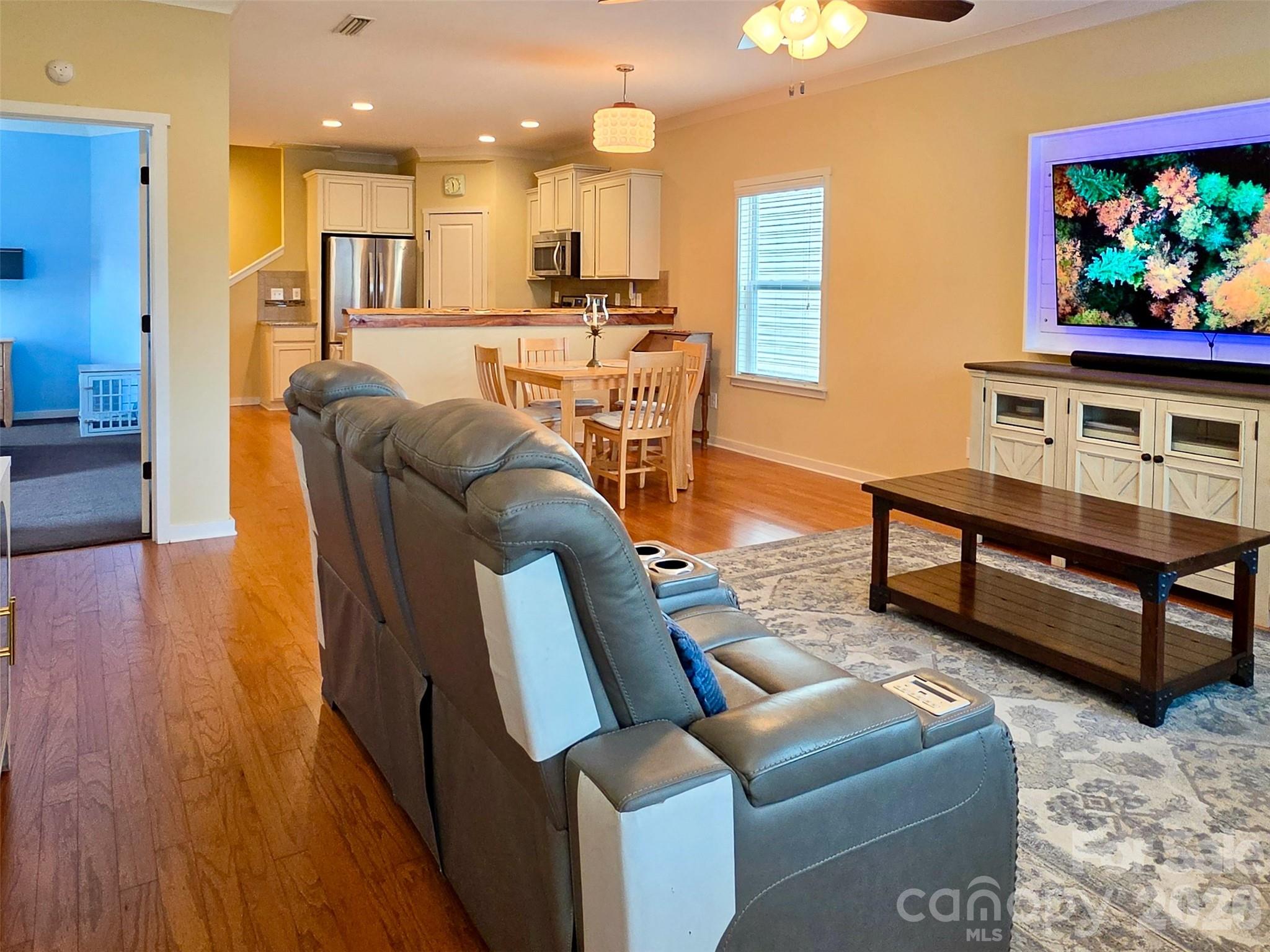 5227 Crystal Lakes Drive Property Photo 11
