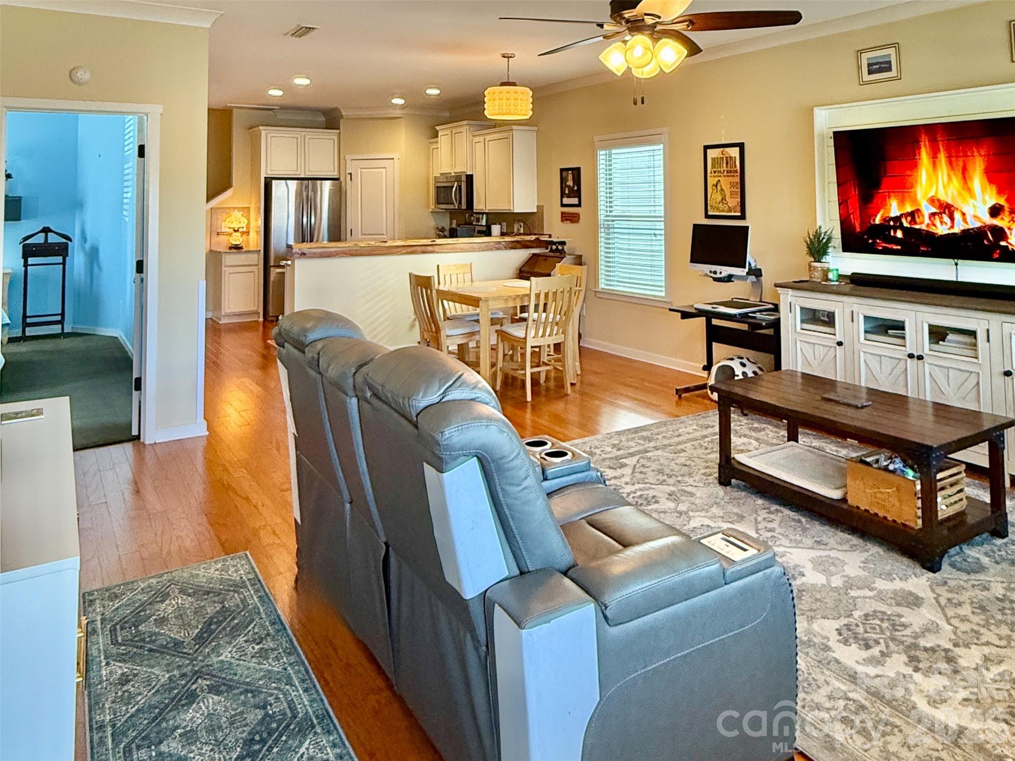 5227 Crystal Lakes Drive Property Photo 12