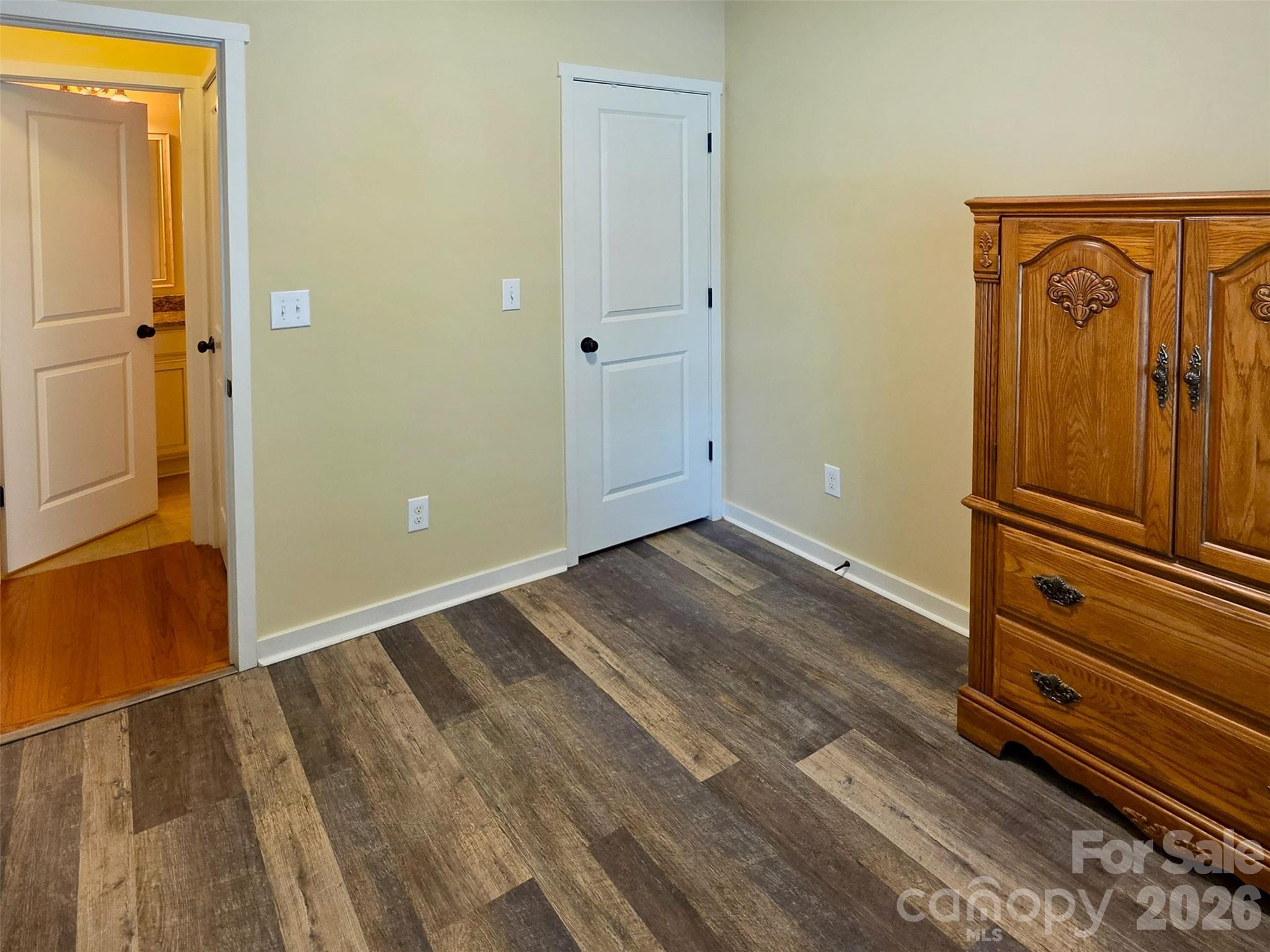 5227 Crystal Lakes Drive Property Photo 17