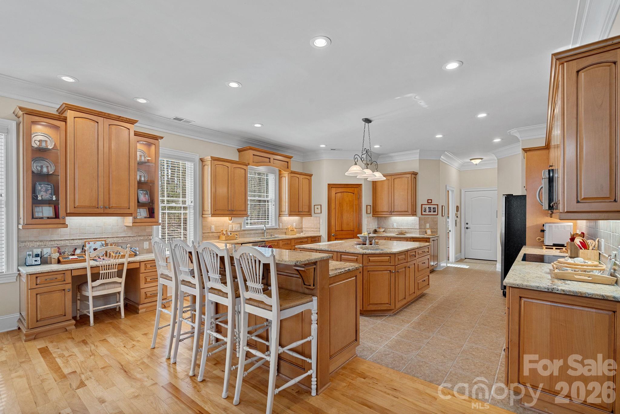 8056 Windsong Road Property Photo 9