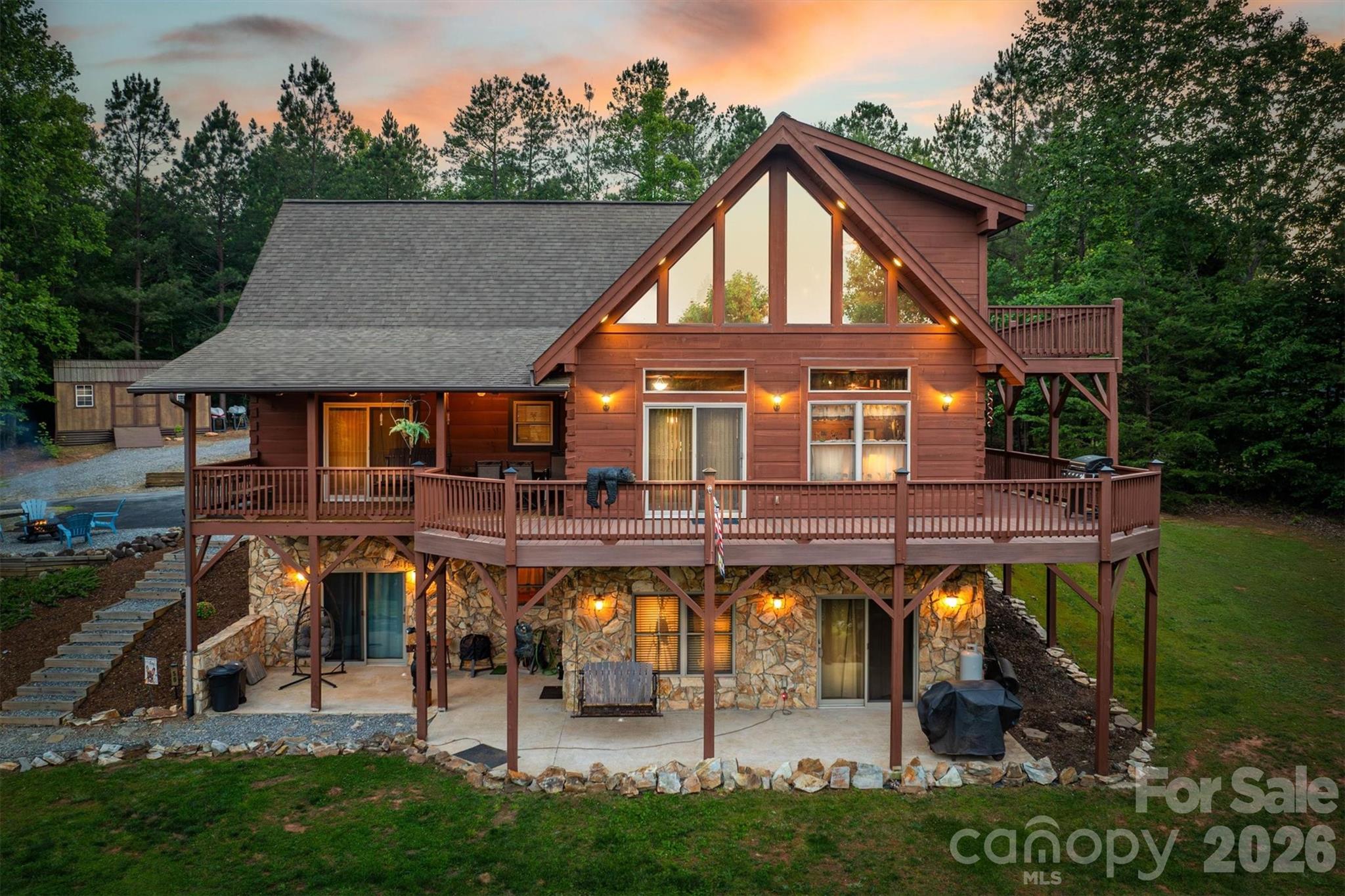 16 Saratoga Drive Property Photo 3