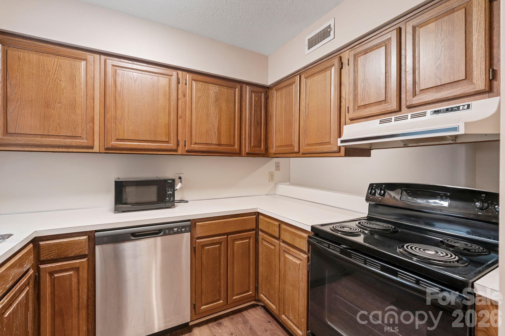 239 13th Avenue Place 16 Property Photo 6