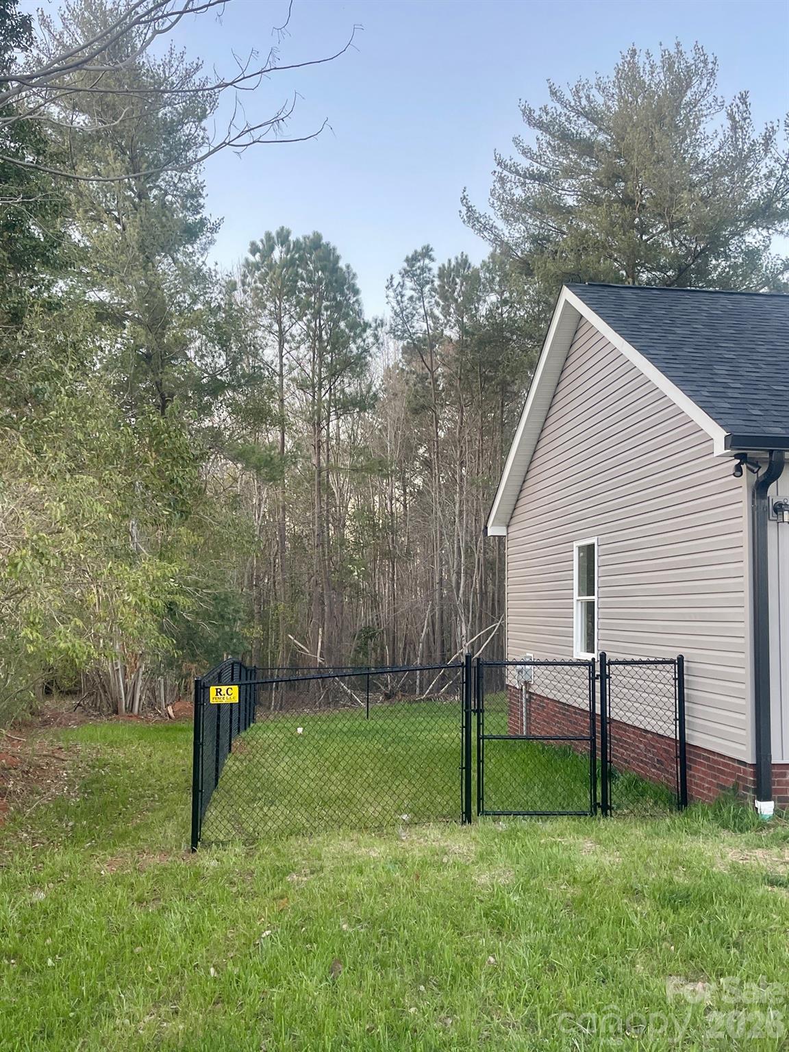 103 Falls Street Property Photo 23
