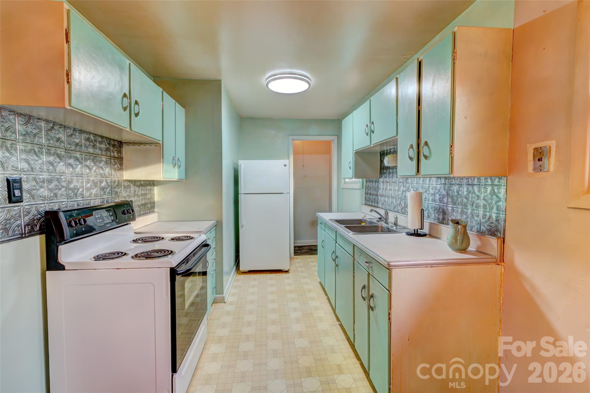 1040 Allison Drive Property Photo 12