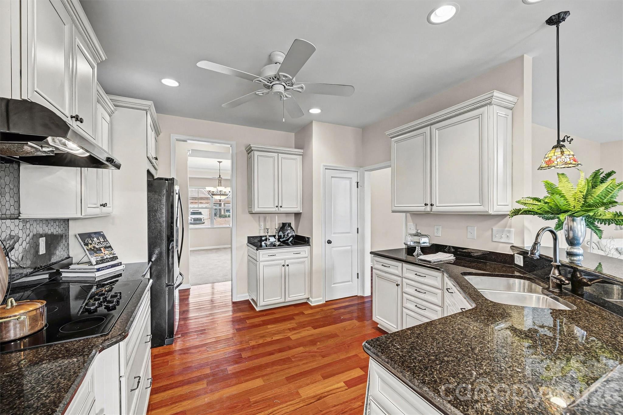 3043 Burgess Drive Property Photo 5