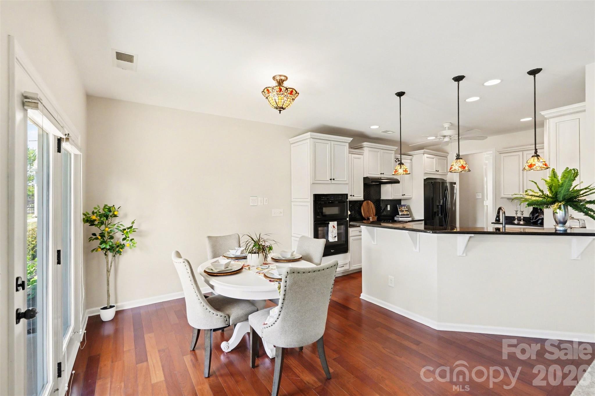 3043 Burgess Drive Property Photo 6