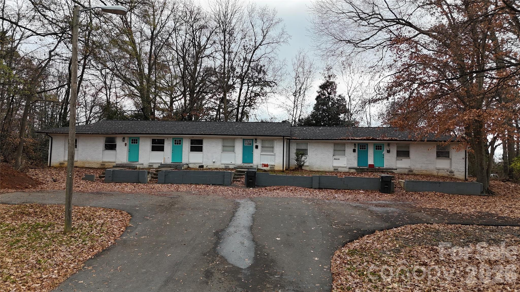 2427 Carmine Street Property Photo 4
